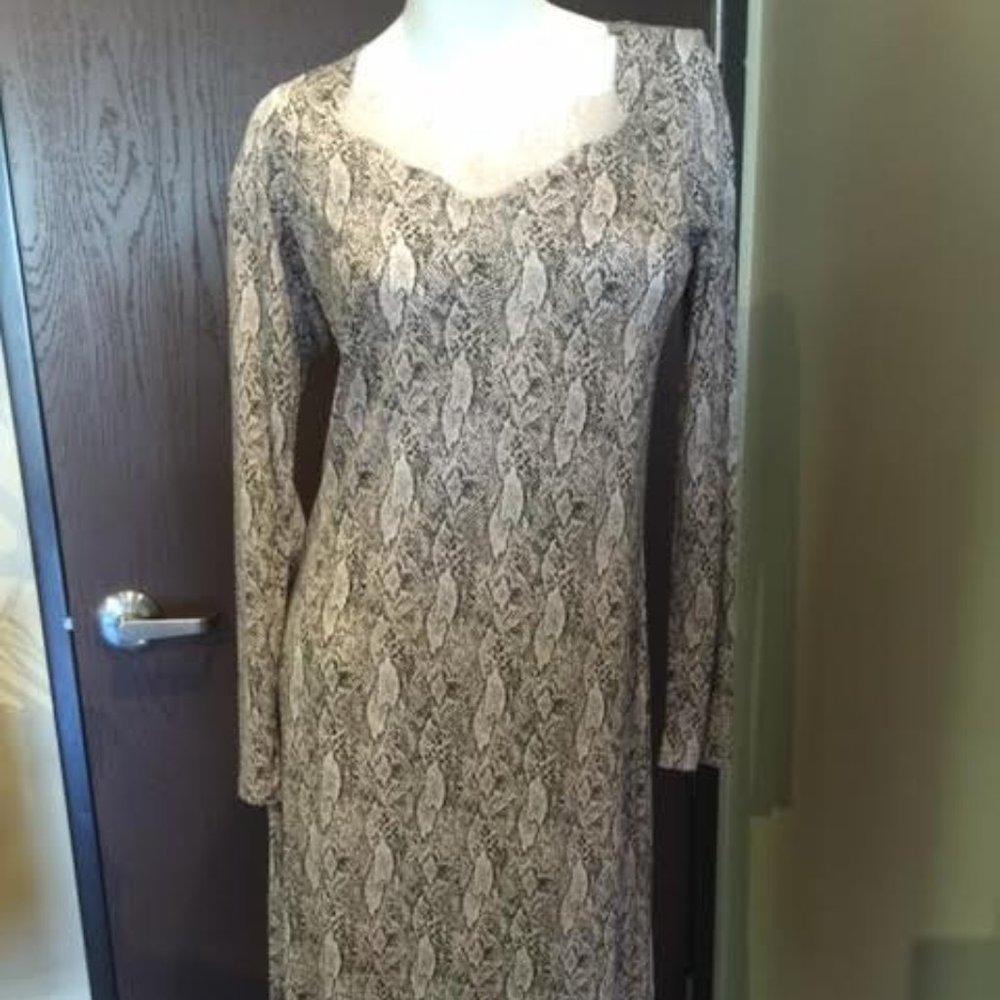 NWT Teccia Long Nightgown  and long sleeve